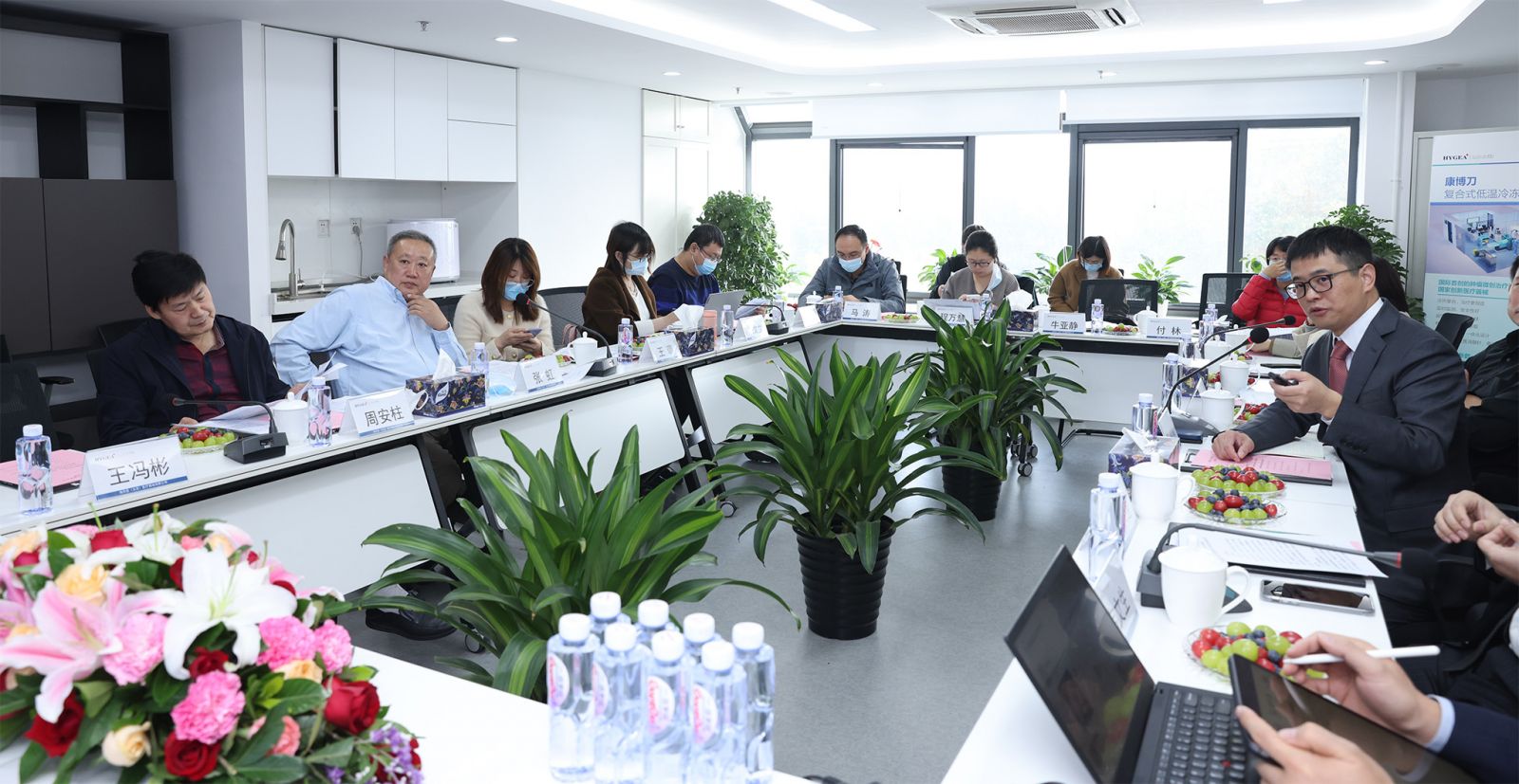 北京市科委、中关村管委会一级巡视员张虹一行莅临UED官网医疗调研考察